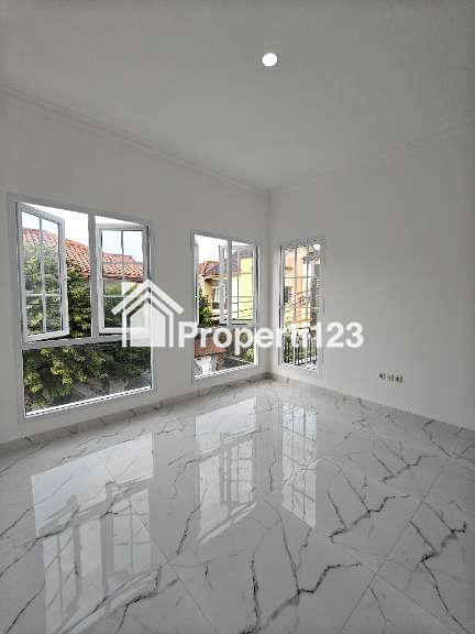 Rumah baru design American Classic di Jatiwaringin Bekasi - 9