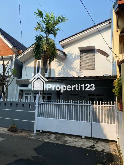Rumah siap huni strategis di Kramat Jati Jaktim - 1