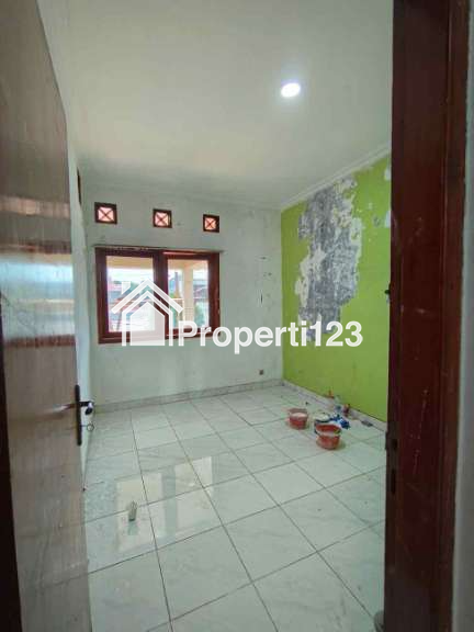 Rumah renovasi 2 lantai di Perumnas Depok Utara - 9