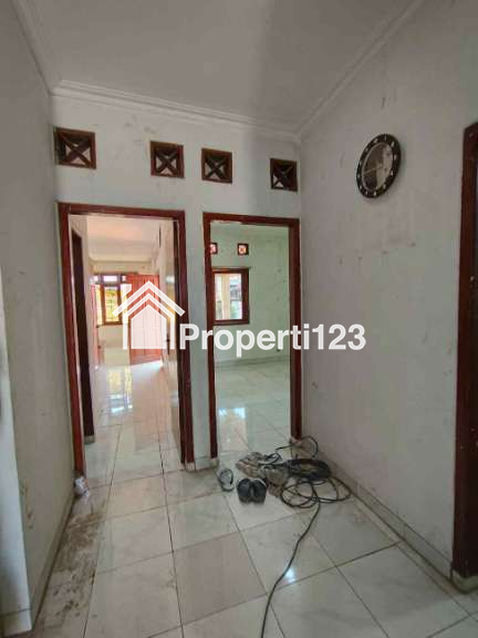 Rumah renovasi 2 lantai di Perumnas Depok Utara - 15