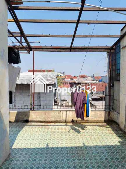 Rumah renovasi 2 lantai di Perumnas Depok Utara - 16