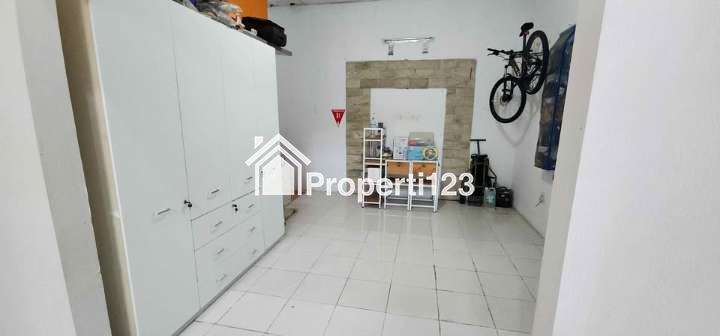 Rumah Mepet Surabaya Semi Furnished Siap Huni Lokasi Perumahan Medaeng Waru Sidoarjo - 2