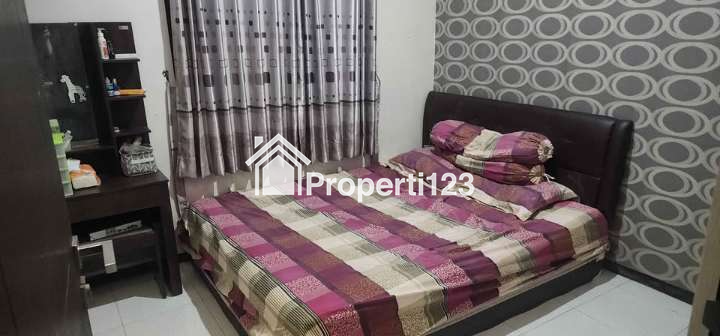 Rumah Mepet Surabaya Semi Furnished Siap Huni Lokasi Perumahan Medaeng Waru Sidoarjo - 4