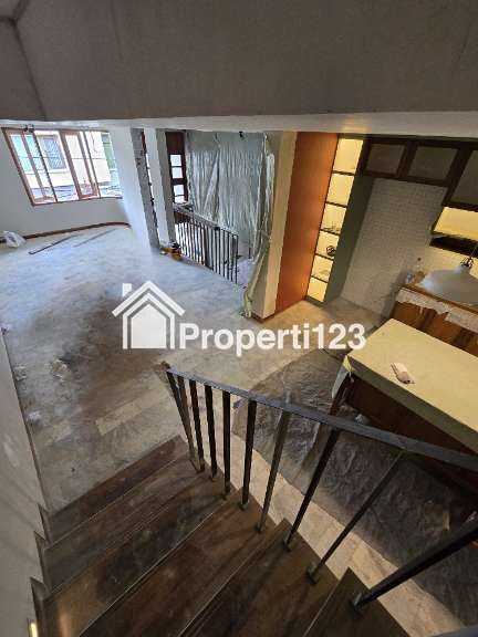Rumah baru design modern natural tropis di Cipinang Rawamangun Jaktim - 3