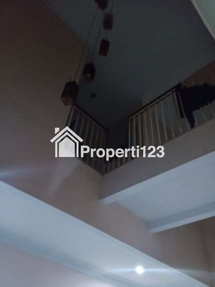 Rumah second 2 lantai terawat di Harjamukti Depok - 3