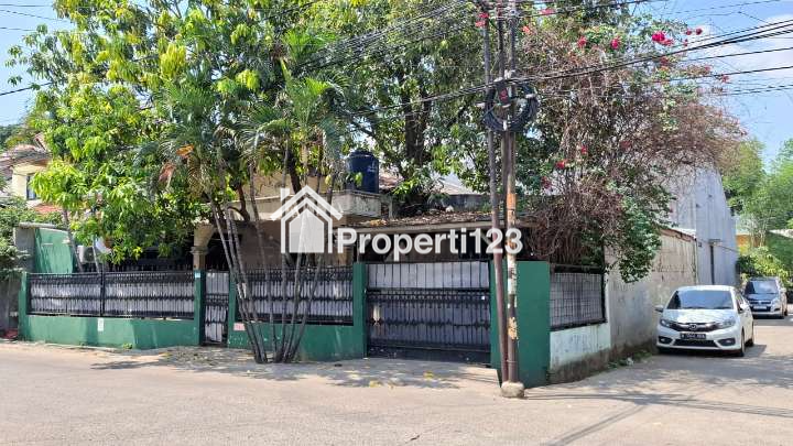 Rumah second hook di Pekayon Jaya Bekasi - 2