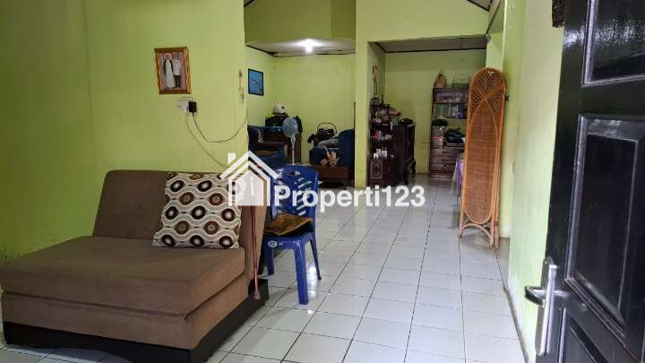 Rumah second hook di Pekayon Jaya Bekasi - 4
