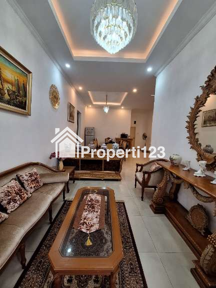 Rumah mewah klasik dalam komplek di Taman Galaxy Bekasi - 11