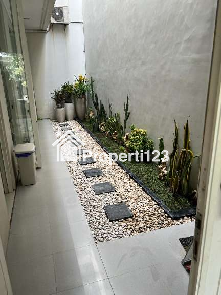 ‼️JUAL CEPAT‼️ Rumah Full Furnished Perumahan Elite The Gayungsari Surabaya Selatan - 2