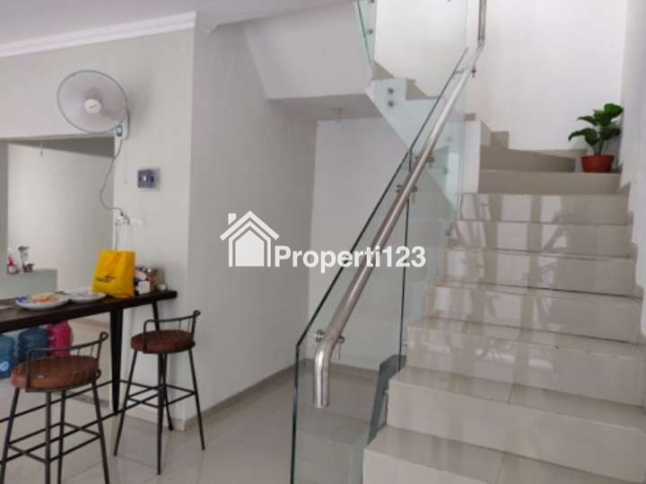 ‼️JUAL CEPAT‼️ Rumah Full Furnished Perumahan Elite The Gayungsari Surabaya Selatan - 8