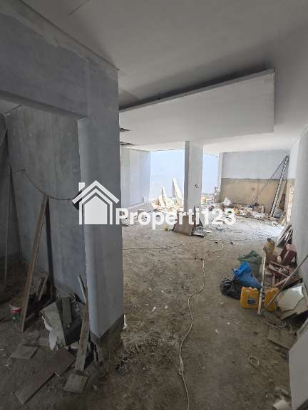 Rumah modern 3 lantai lokasi strategis di Duren Sawit Jaktim - 5