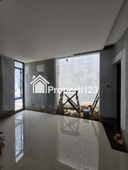 Rumah modern 3 lantai lokasi strategis di Duren Sawit Jaktim - 7