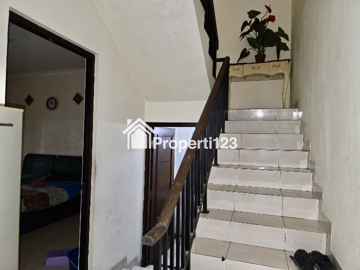 Rumah Murah Dua Lantai di Aralia Harapan Indah Bekasi - 7