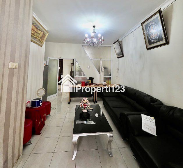 Rumah Murah Dua Lantai di Aralia Harapan Indah Bekasi - 3