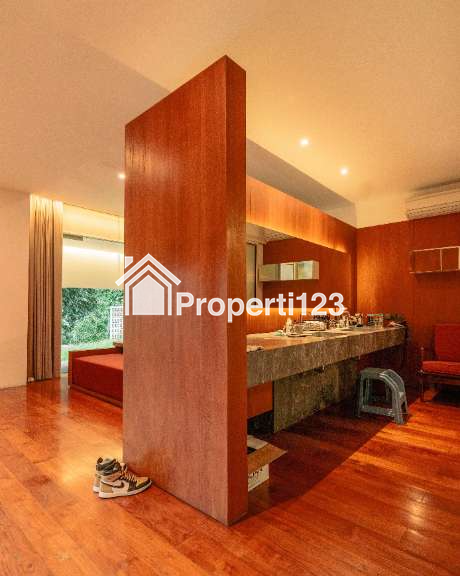 Rumah terawat karya arsitek ternama di Jati Padang Jaksel - 9