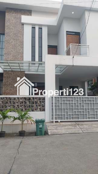 Rumah second 2 lantai dijual murah siap huni dlm perumahan  row jalan luas dilimo,Depok - 1