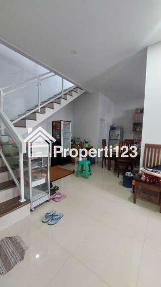 Rumah second 2 lantai dijual murah siap huni dlm perumahan  row jalan luas dilimo,Depok - 9