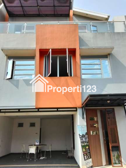 Rumah baru 3 lantai + rooftop strategis di Sukmajaya Depok - 2