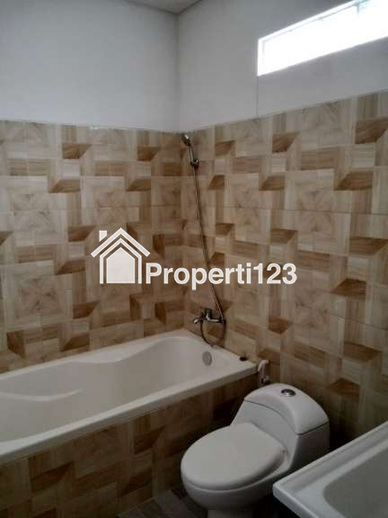 Rumah baru 3 lantai + rooftop strategis di Sukmajaya Depok - 4