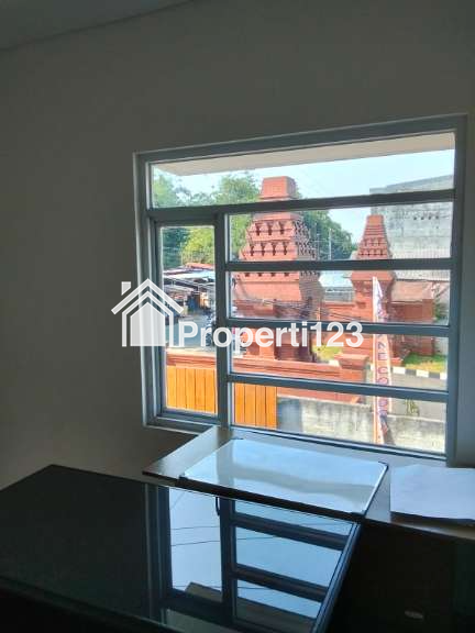 Rumah baru 3 lantai + rooftop strategis di Sukmajaya Depok - 10