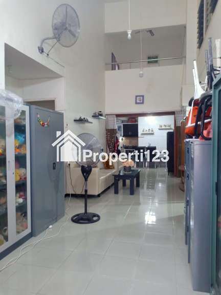 Rumah Mulyosari 2 lantai, Lokasi strategis selangkah Jalan Raya - 2