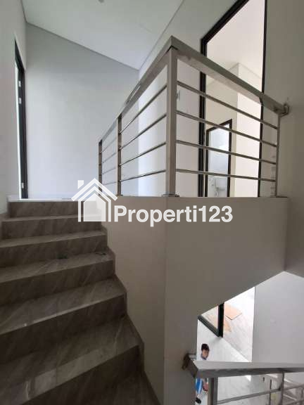 Dijual Rumah Minimalis Baru Gress 2 Lantai Lokasi Tenggilis Mejoyo Rungkut Surabaya Timur - 6