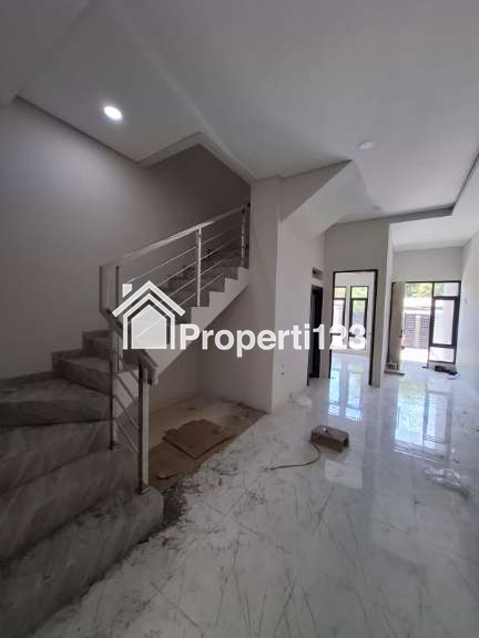 Dijual Rumah Minimalis Baru Gress 2 Lantai Lokasi Tenggilis Mejoyo Rungkut Surabaya Timur - 2