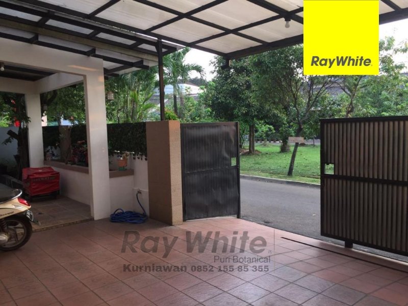 Dijual rumah hoek 1½ lantai Taman Alfa Indah. Depan taman, rumah terawat, asri dan siap huni. - 4