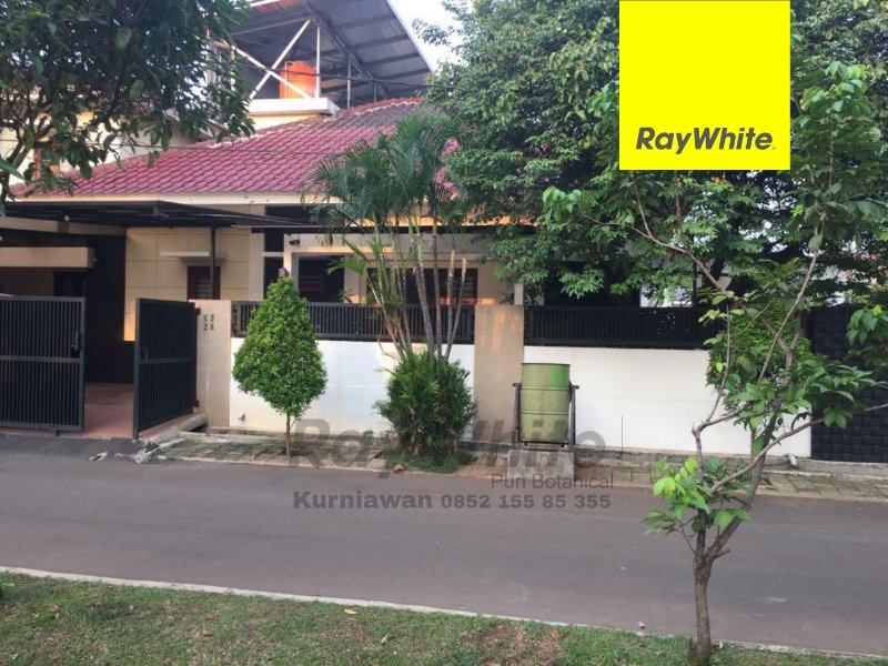 Dijual rumah hoek 1½ lantai Taman Alfa Indah. Depan taman, rumah terawat, asri dan siap huni. - 2