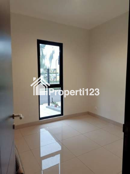 Rumah Hadap Taman Cluster Regia Summarecon Crown Gading Bekasi - 5