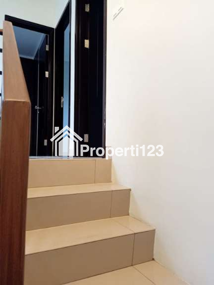 Rumah Hadap Taman Cluster Regia Summarecon Crown Gading Bekasi - 7