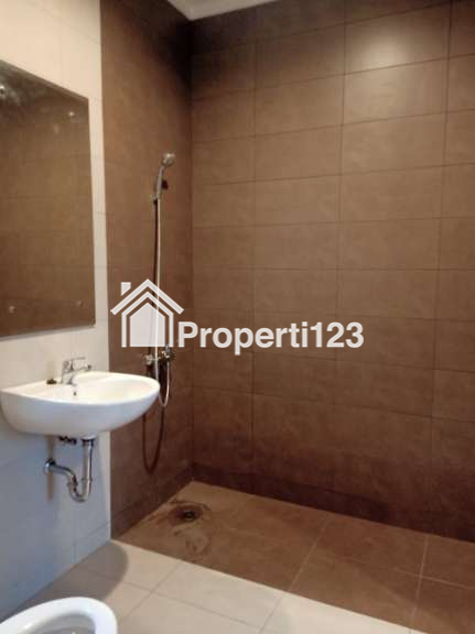 Rumah Hadap Taman Cluster Regia Summarecon Crown Gading Bekasi - 10