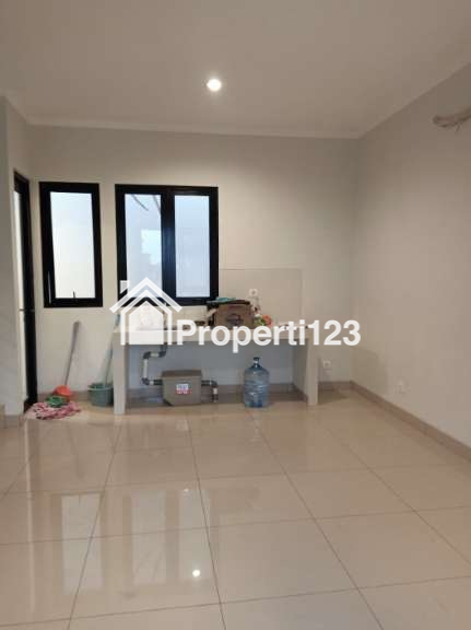 Rumah Hadap Taman Cluster Regia Summarecon Crown Gading Bekasi - 2