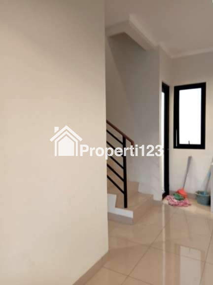 Rumah Hadap Taman Cluster Regia Summarecon Crown Gading Bekasi - 3