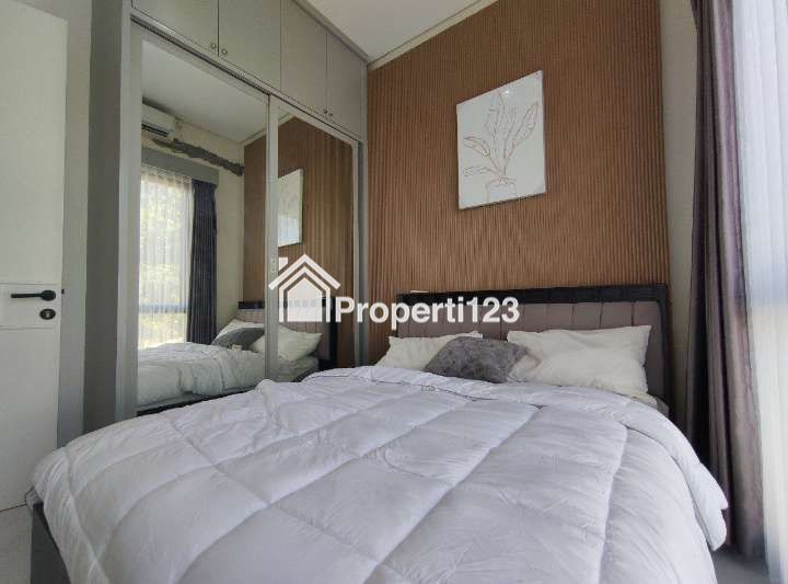 Rumah 3 Lantai dengan Rooftop di Tangerang - 5