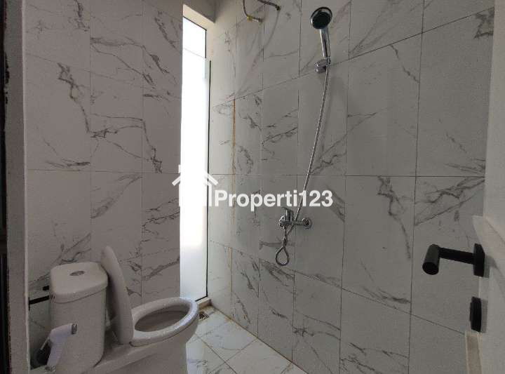 Rumah 3 Lantai dengan Rooftop di Tangerang - 8