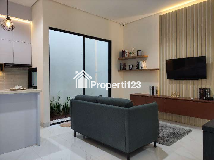 Rumah 3 Lantai dengan Rooftop di Tangerang - 4