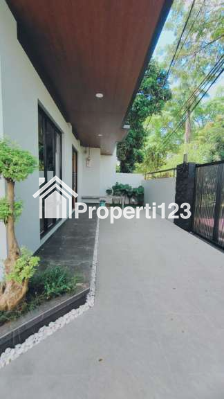 Rumah siap huni lokasi strategis di Griya Loka BSD - 12