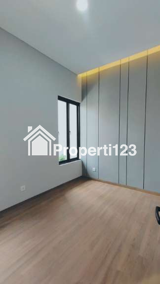 Rumah siap huni lokasi strategis di Griya Loka BSD - 11