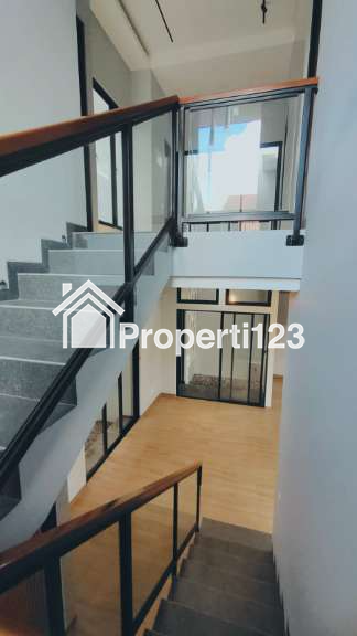 Rumah siap huni lokasi strategis di Griya Loka BSD - 2