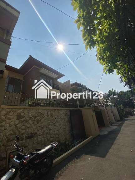 Rumah Mewah 2 Lantai Siap Huni & Terawat, Di Kemang Utara Jakarta Selatan - 6