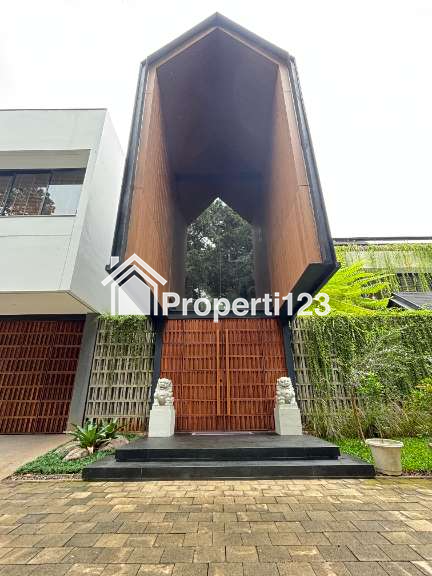 Rumah Mewah, Bangunan Baru Di Kawasan Premium, Bangunan 2 LantaI. - 2