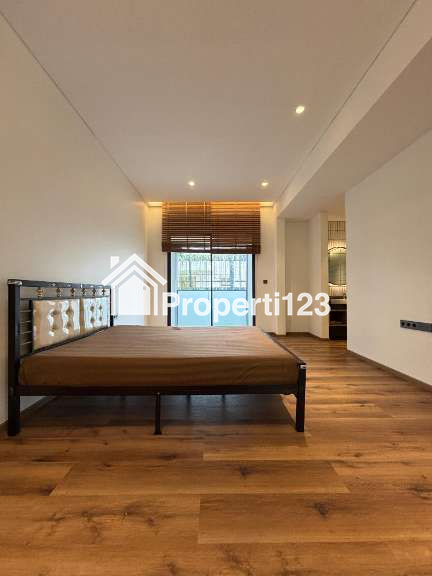 Rumah Mewah, Bangunan Baru Di Kawasan Premium, Bangunan 2 LantaI. - 4