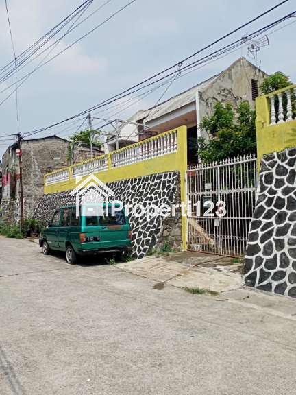 Rumah second tanah luas di perum Depok Utara - 3