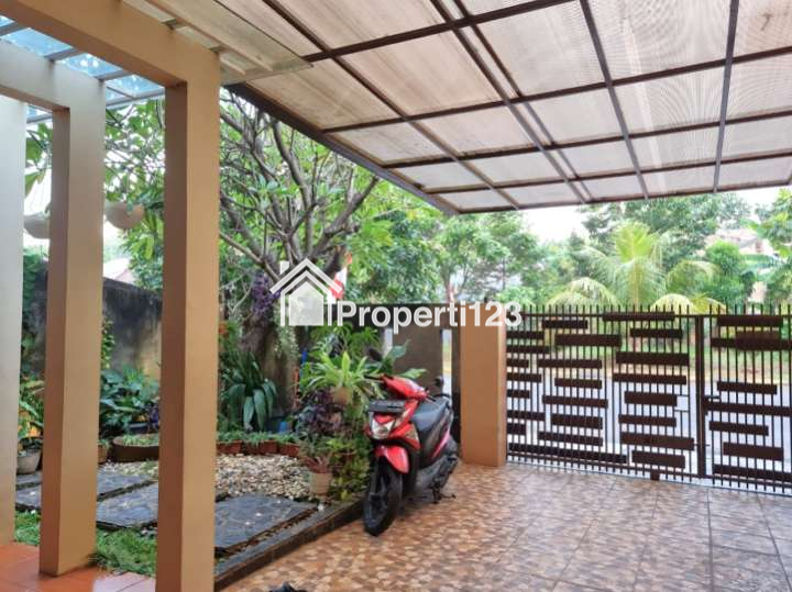 Rumah Hadap Taman Jalan Raya Perumahan Puri Gading Bekasi - 16