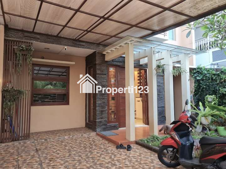 Rumah Hadap Taman Jalan Raya Perumahan Puri Gading Bekasi - 2