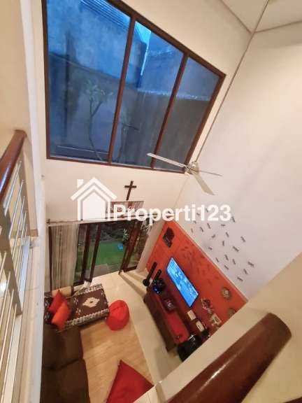 Rumah Hadap Taman Jalan Raya Perumahan Puri Gading Bekasi - 14