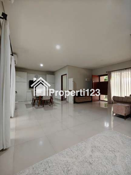 Rumah semi furnished fasilitas lengkap di Premiere Estate Jatiwarna - 2