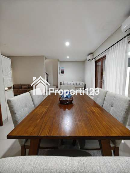Rumah semi furnished fasilitas lengkap di Premiere Estate Jatiwarna - 4