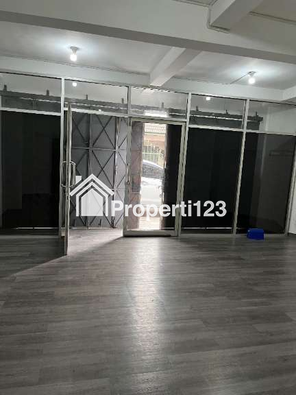 Di jual rumah dekat matahari singosaren solo - 5